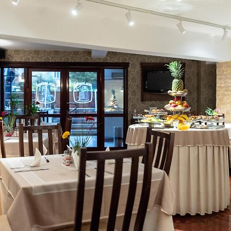 Acapulco Hotel Πλοέστι Εξωτερικό φωτογραφία