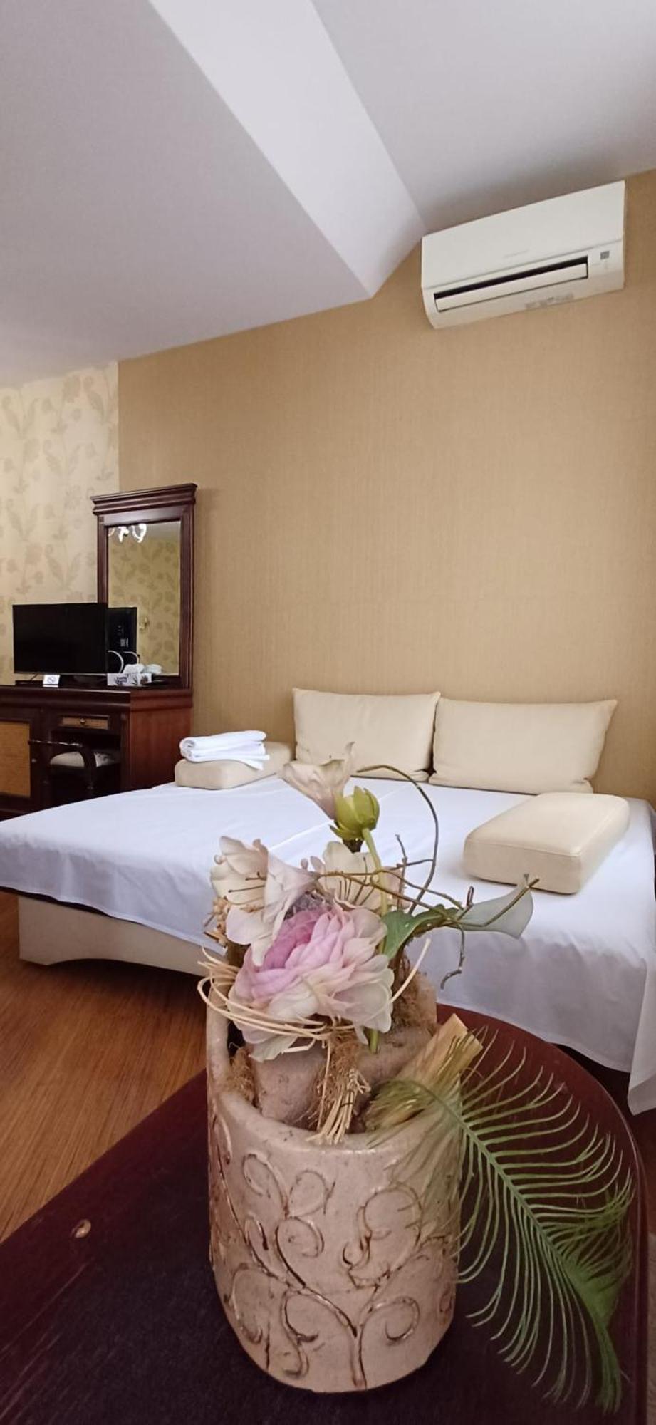 Acapulco Hotel Πλοέστι Εξωτερικό φωτογραφία