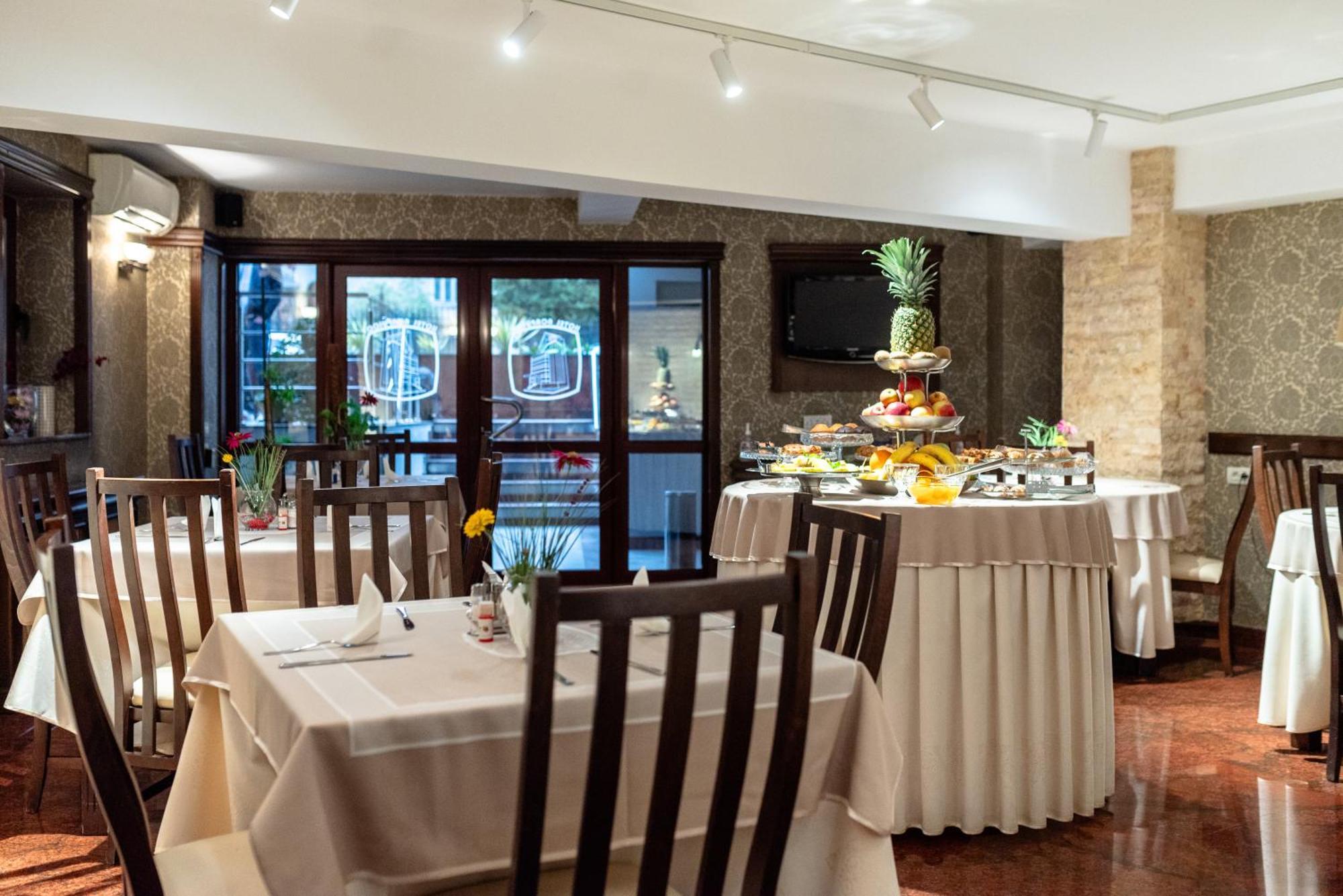 Acapulco Hotel Πλοέστι Εξωτερικό φωτογραφία
