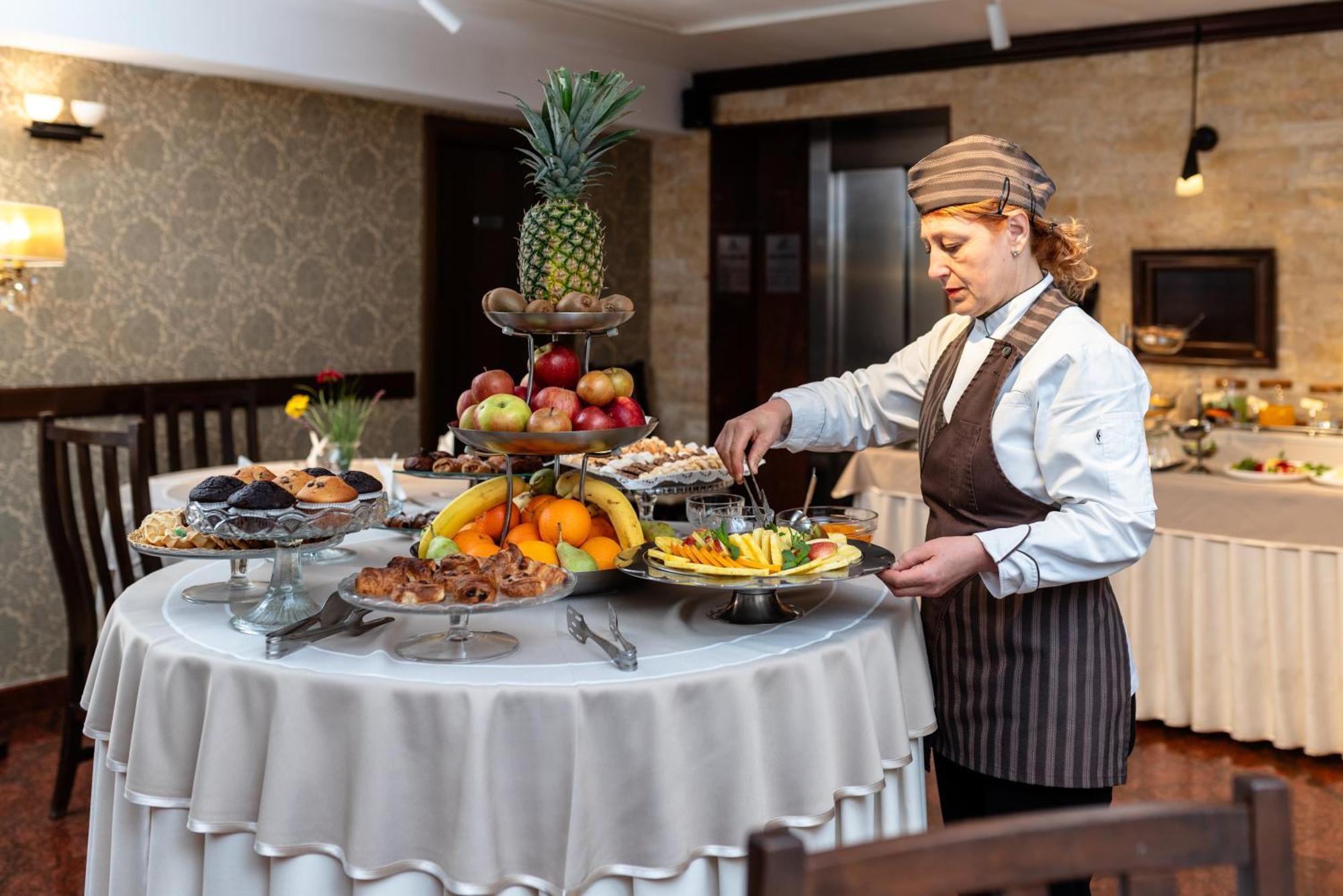 Acapulco Hotel Πλοέστι Εξωτερικό φωτογραφία