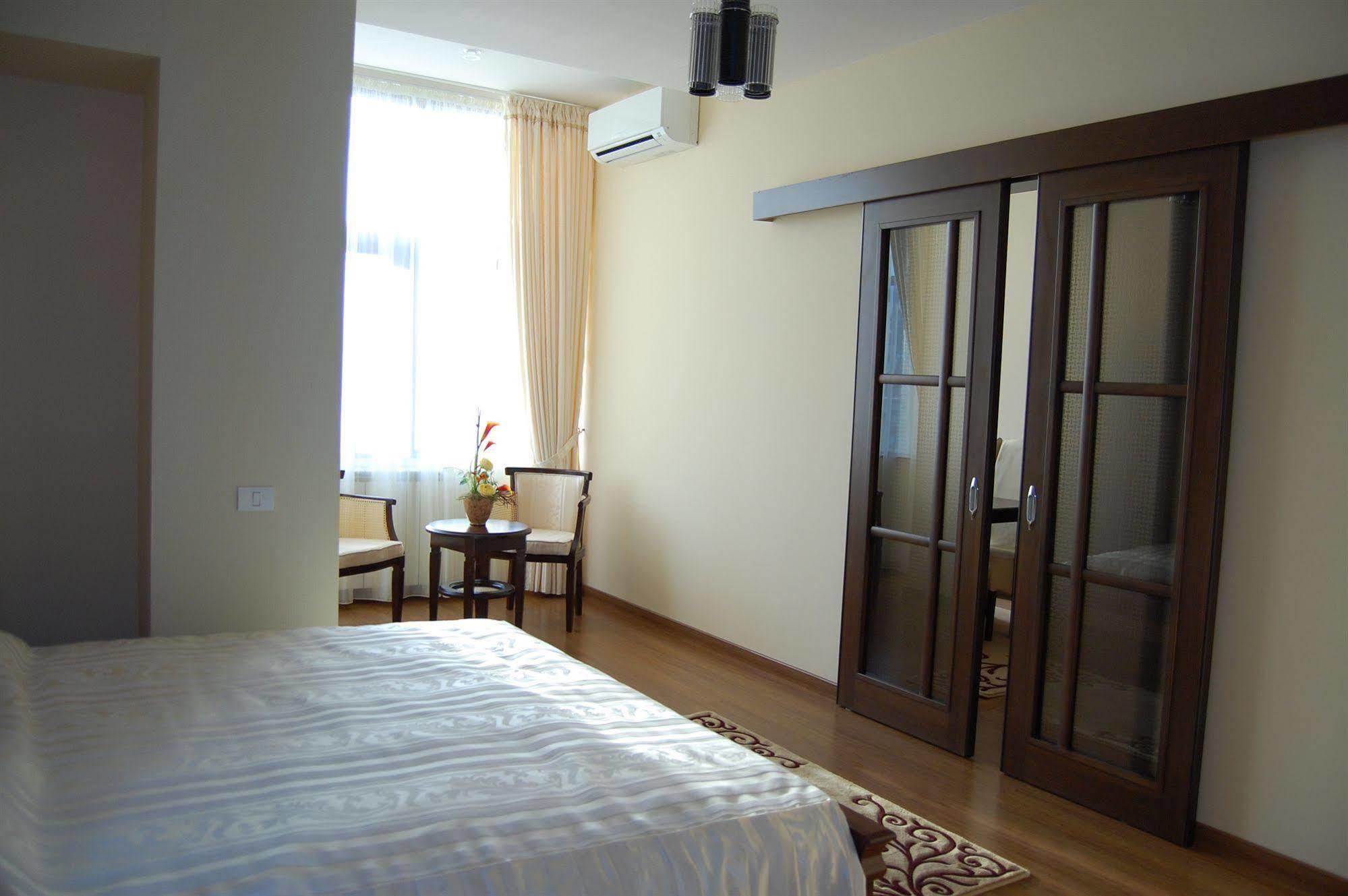 Acapulco Hotel Πλοέστι Εξωτερικό φωτογραφία
