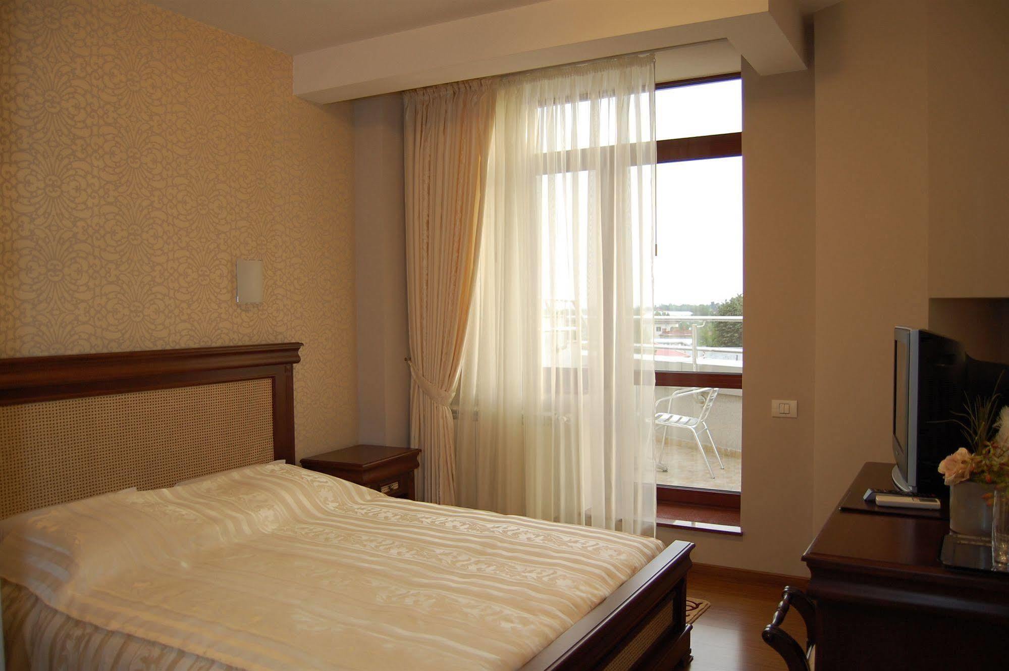 Acapulco Hotel Πλοέστι Εξωτερικό φωτογραφία